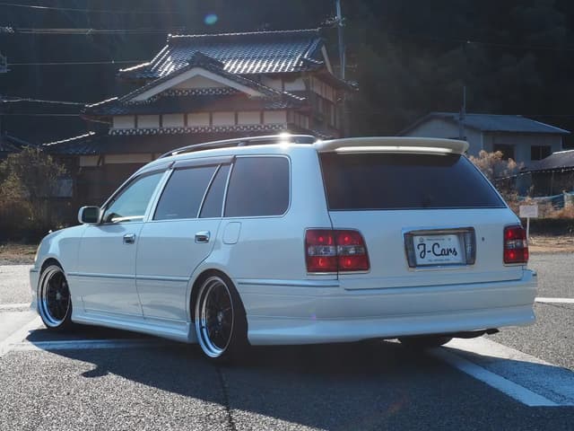 2001 Toyota Crown JDM car for sale — photo 2 of 10