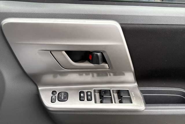 2008 Toyota Voxy JDM car for sale — photo 16 of 25