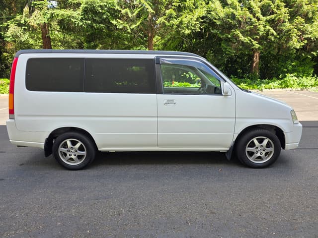 1996 Honda Stepwagon JDM car for sale — photo 2 of 15