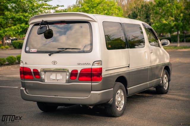 2001 Toyota Granvia JDM car for sale — photo 10 of 25