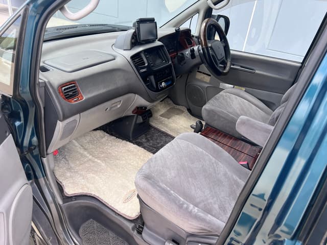 1998 Mitsubishi Delica JDM car for sale — photo 20 of 25