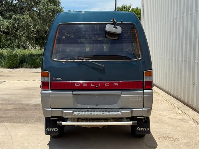 1990 Mitsubishi Delica JDM car for sale — photo 8 of 20