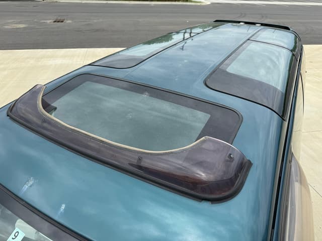 1998 Mitsubishi Delica JDM car for sale — photo 18 of 25