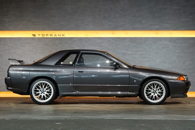 1990 Nissan Skyline JDM car for sale — photo 18 of 25