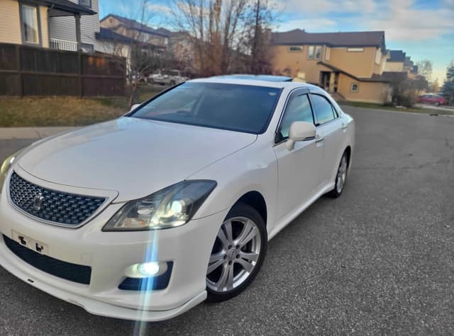 2008 Toyota Crown JDM car for sale — photo 2 of 9