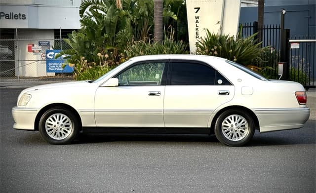 1999 Toyota Crown JDM car for sale — photo 5 of 10