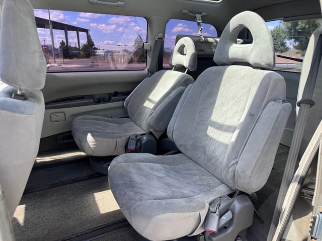 1997 Mitsubishi Delica JDM car for sale — photo 17 of 23