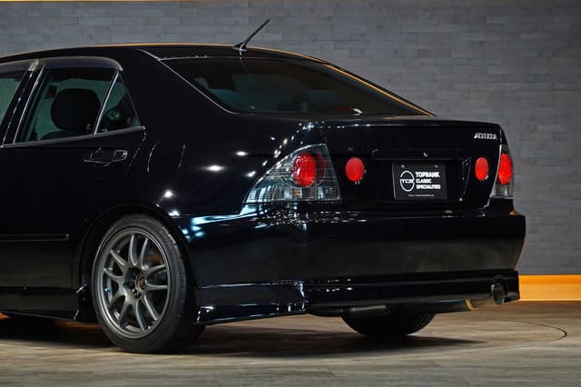 2002 Toyota Altezza JDM car for sale — photo 22 of 25