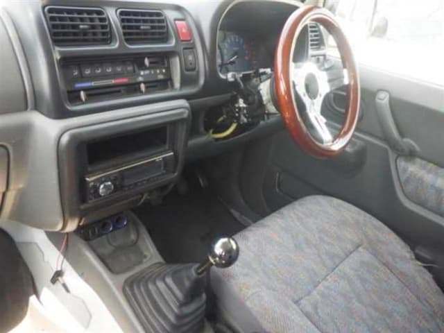 2001 Suzuki Jimny JDM car for sale — photo 3 of 7