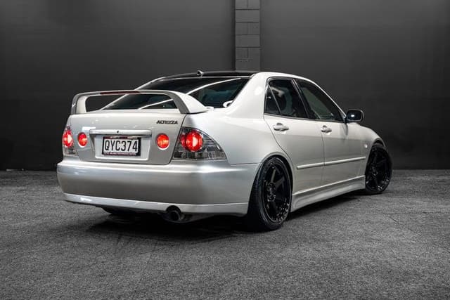 1999 Toyota Altezza JDM car for sale — photo 13 of 19