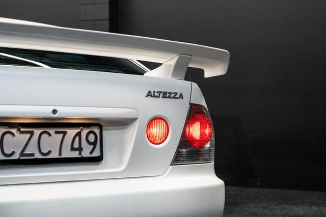2001 Toyota Altezza JDM car for sale — photo 3 of 19