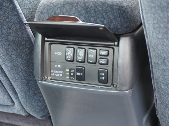 1995 Toyota Crown JDM car for sale — photo 10 of 17