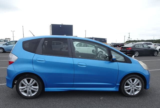 2009 Honda Fit JDM car for sale — photo 6 of 25