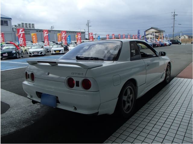 1992 Nissan Skyline JDM car for sale — photo 7 of 20