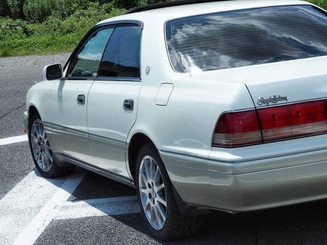 1999 Toyota Crown JDM car for sale — photo 12 of 22