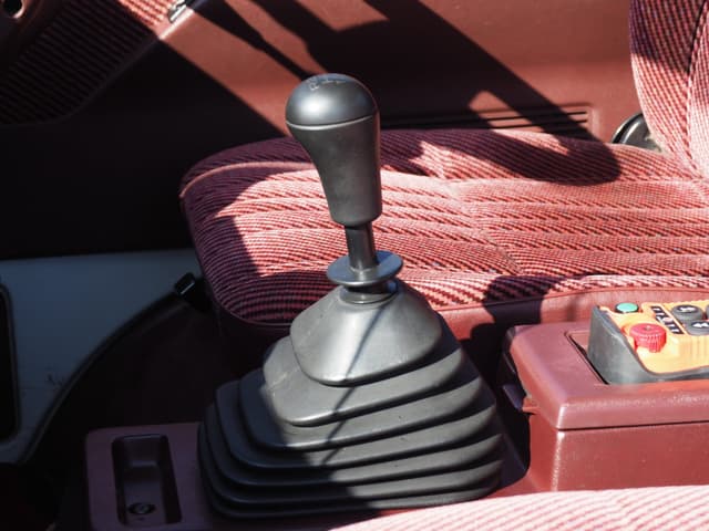 1991 Isuzu Elf JDM car for sale — photo 8 of 24
