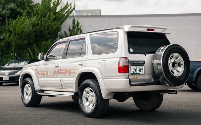 1997 Toyota Hilux Surf JDM car for sale — photo 3 of 12