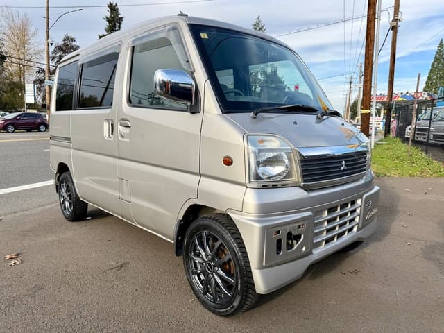 2000 Mitsubishi Town Box JDM car for sale — photo 2 of 25