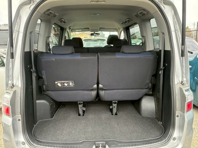 2008 Honda Stepwagon JDM car for sale — photo 5 of 8