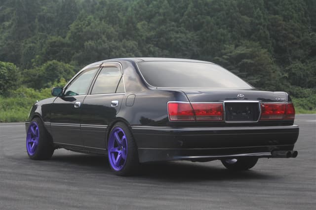 2001 Toyota Crown JDM car for sale — photo 4 of 10