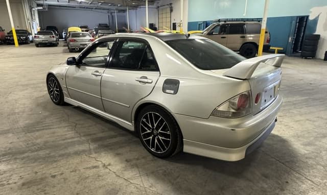 1999 Toyota Altezza JDM car for sale — photo 15 of 25