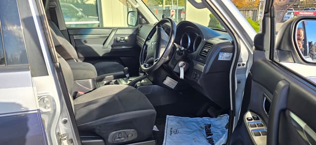 2006 Mitsubishi Pajero JDM car for sale — photo 6 of 12