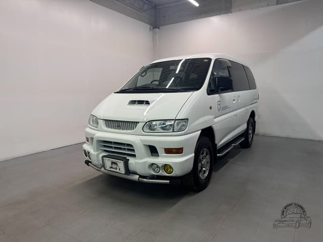 2000 Mitsubishi Delica JDM car for sale — photo 4 of 25