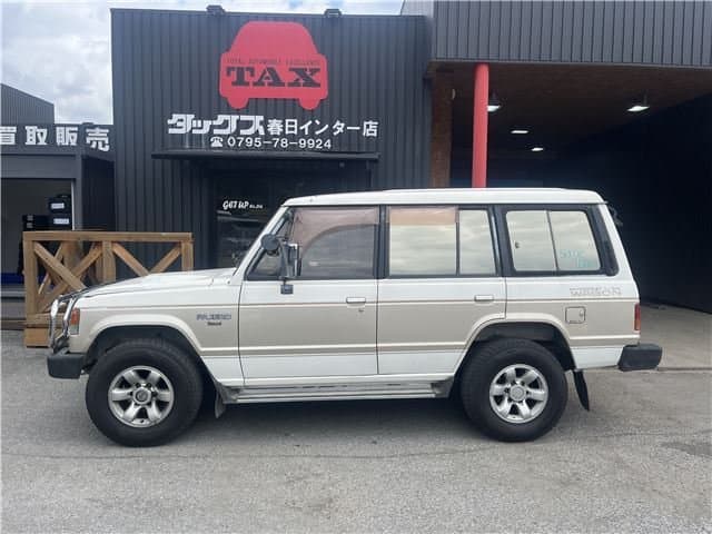 1990 Mitsubishi Pajero JDM car for sale — photo 21 of 24