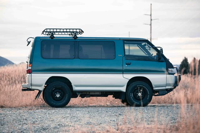 1993 Mitsubishi Delica JDM car for sale — photo 5 of 22