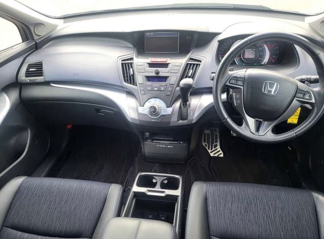 2009 Honda Odyssey JDM car for sale — photo 8 of 11