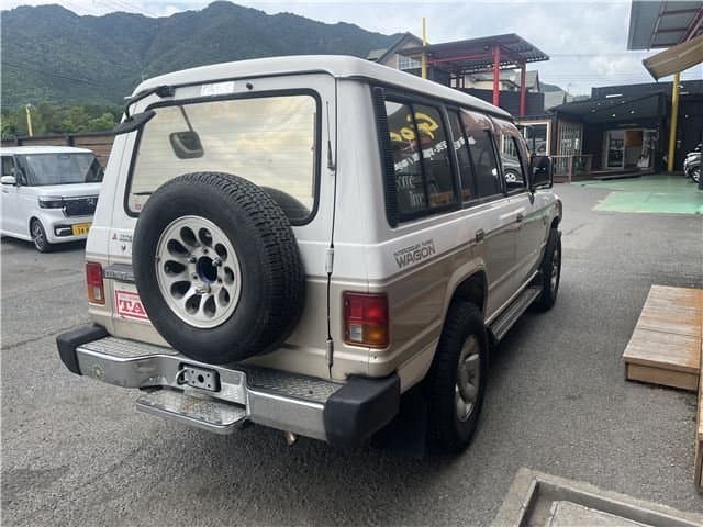 1990 Mitsubishi Pajero JDM car for sale — photo 7 of 24