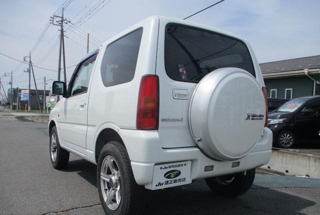 2010 Suzuki Jimny JDM car for sale — photo 8 of 25