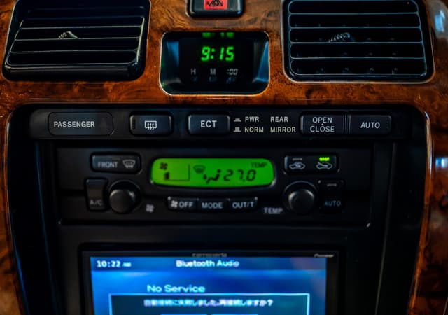 1998 Toyota Hilux Surf JDM car for sale — photo 19 of 24