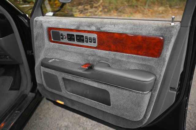Toyota Century JDM car for sale — photo 2 of 10
