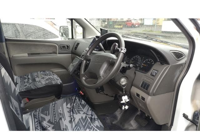 2000 Nissan Elgrand JDM car for sale — photo 10 of 25