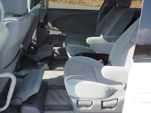 2001 Toyota Estima JDM car for sale — photo 13 of 25