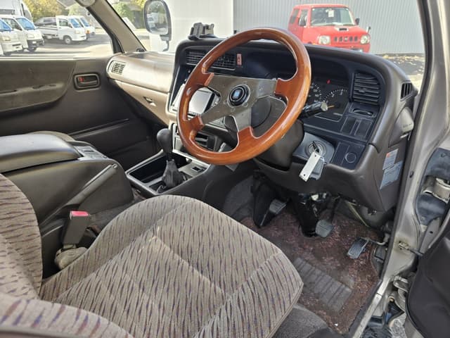 1996 Toyota HiAce JDM car for sale — photo 12 of 25