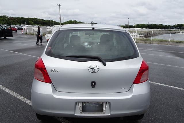 2005 Toyota Vitz JDM car for sale — photo 4 of 25