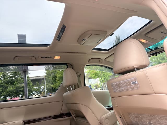 2009 Toyota Vellfire JDM car for sale — photo 17 of 19