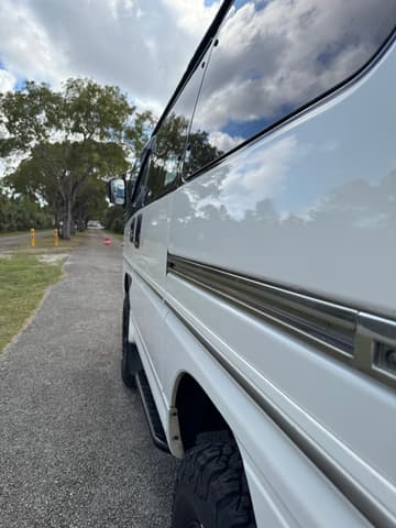 1994 Mitsubishi Delica JDM car for sale — photo 15 of 25