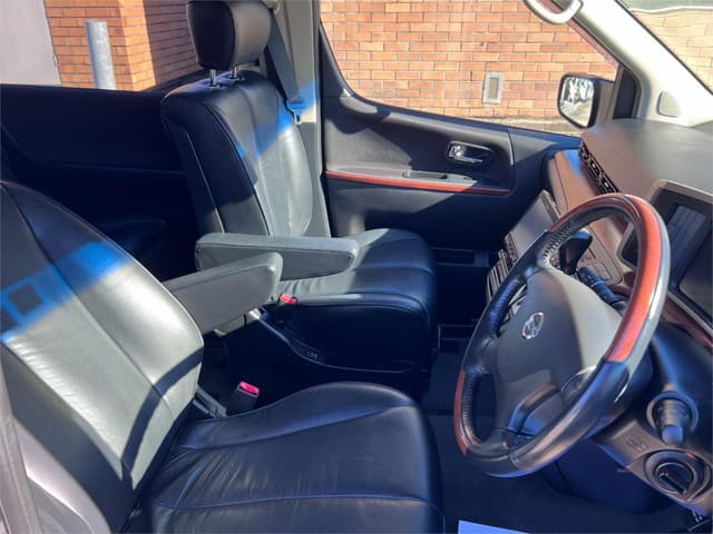 2007 Nissan Elgrand JDM car for sale — photo 13 of 16
