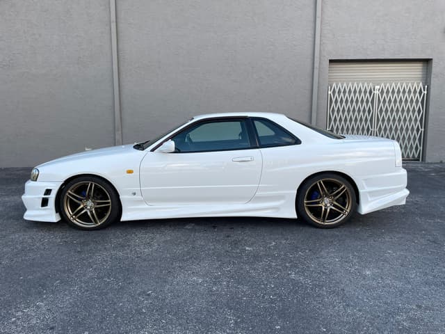 1998 Nissan Skyline JDM car for sale — photo 2 of 21