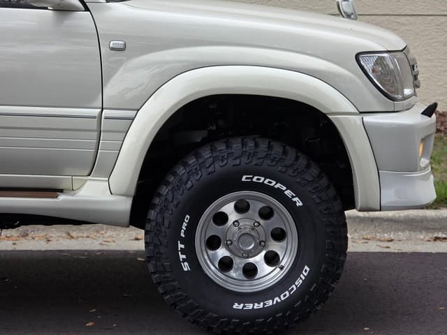2000 Toyota Land Cruiser JDM car for sale — photo 10 of 10