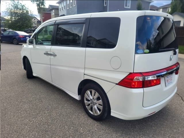 2009 Honda Stepwagon JDM car for sale — photo 4 of 12