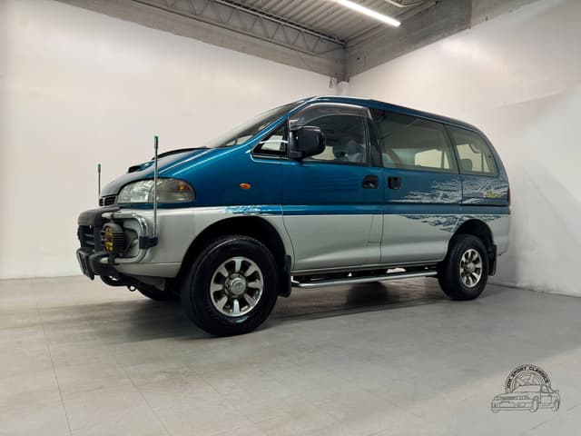 1997 Mitsubishi Delica JDM car for sale — photo 10 of 25