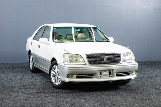 2003 Toyota Crown JDM car for sale — photo 2 of 17