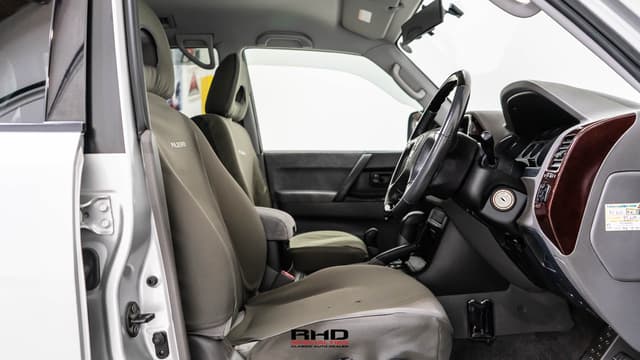 2001 Mitsubishi Pajero JDM car for sale — photo 10 of 25