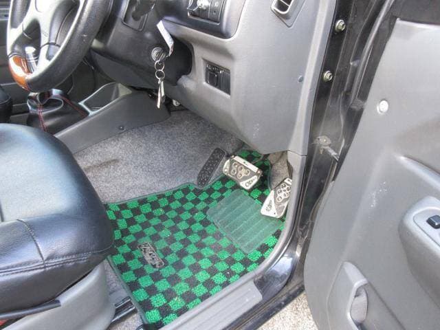 1999 Suzuki Jimny JDM car for sale — photo 15 of 18