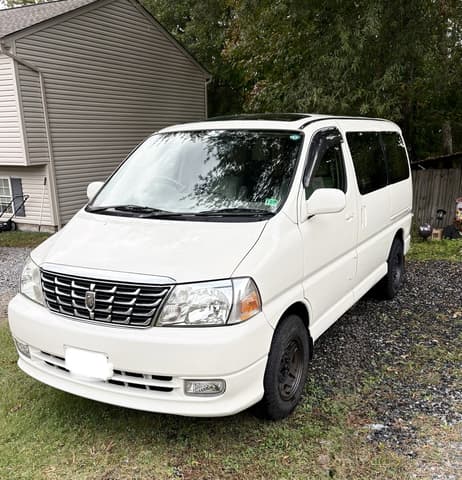 1999 Toyota Grand Hiace JDM car for sale — photo 13 of 17