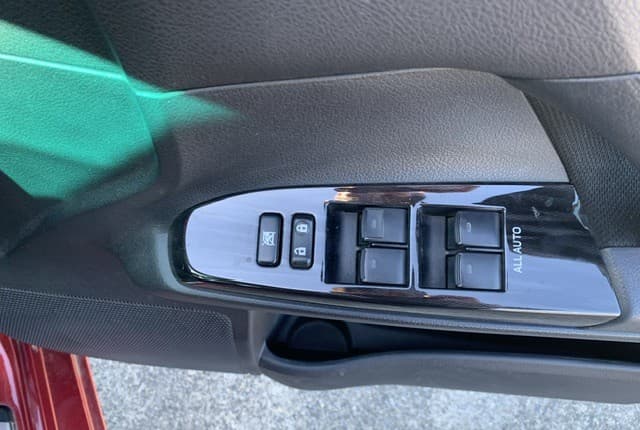 2010 Toyota Mark X JDM car for sale — photo 18 of 25